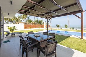Tills Beach Hotel