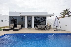 Tills Beach Hotel