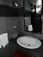 Hotel Holiday Suites