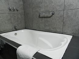 Hotel Holiday Suites