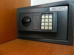 Hotel Holiday Suites