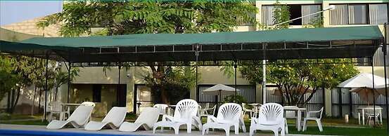 Hotel Holiday Suites