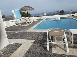 Santorini Traditional Suites