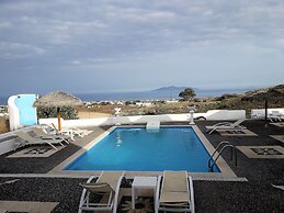 Santorini Traditional Suites