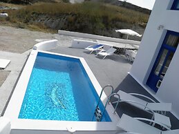 Santorini Traditional Suites