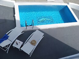 Santorini Traditional Suites