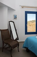 Santorini Traditional Suites