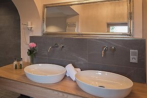 Villa Ludwig Suite Hotel & Chalet