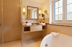 Villa Ludwig Suite Hotel & Chalet