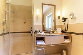 Villa Ludwig Suite Hotel & Chalet