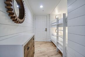 Beachside Towers at Sandestin by Panhandle Getaways