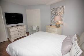 Beachside Towers at Sandestin by Panhandle Getaways