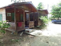 Beach Road Cottages at Jah Bs