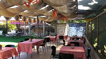 Roxy Fishing Club Y Hotel