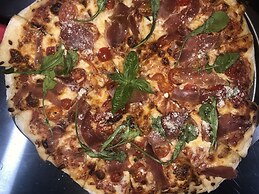 Roxy Fishing Club Y Hotel