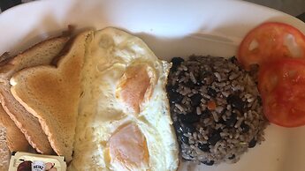 Roxy Fishing Club Y Hotel