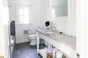 The Platinum Pebble Boutique Inn - Adults Only