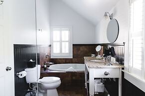 The Platinum Pebble Boutique Inn - Adults Only