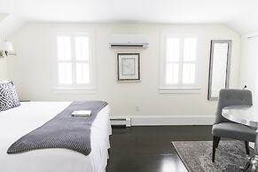 The Platinum Pebble Boutique Inn - Adults Only