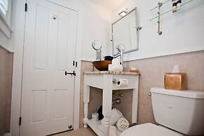 The Platinum Pebble Boutique Inn - Adults Only