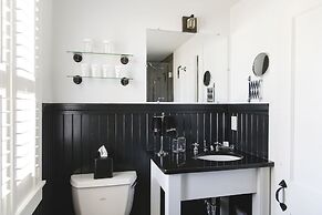 The Platinum Pebble Boutique Inn - Adults Only