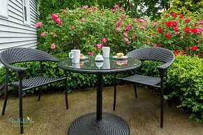 The Platinum Pebble Boutique Inn - Adults Only