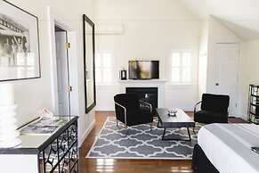 The Platinum Pebble Boutique Inn - Adults Only