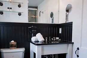 The Platinum Pebble Boutique Inn - Adults Only