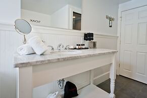 The Platinum Pebble Boutique Inn - Adults Only