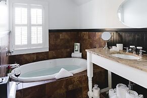 The Platinum Pebble Boutique Inn - Adults Only