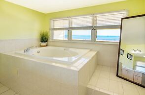 Drifting Sands Oceanfront Hotel