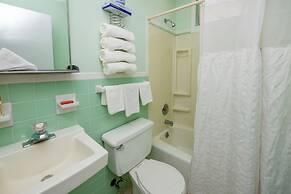 Drifting Sands Oceanfront Hotel