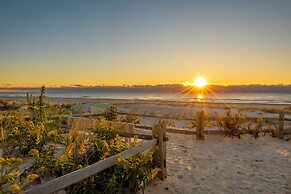 Drifting Sands Oceanfront Hotel