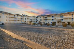 Drifting Sands Oceanfront Hotel