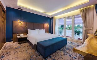 Queenco Hotel & Casino