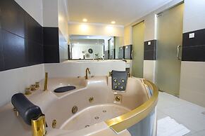 Queenco Hotel & Casino