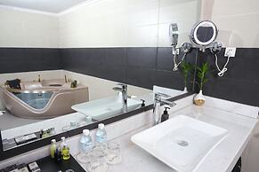 Queenco Hotel & Casino