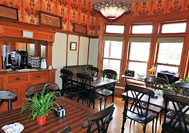 Champaign Garden Inn