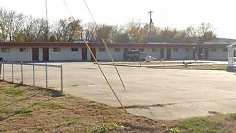 OYO Holiday Capri Motel & Rv Park