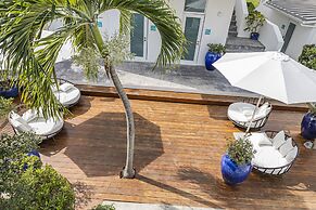 The Oasis at Grace Bay