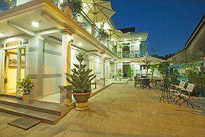 Riverside Pottery Village