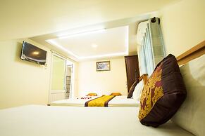 Riverside Pottery Village