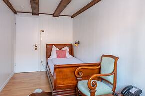 Swiss-Chalet Merlischachen - Historik Chalet-Hotel Lodge