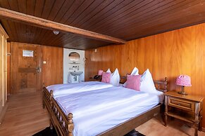 Swiss-Chalet Merlischachen - Historik Chalet-Hotel Lodge