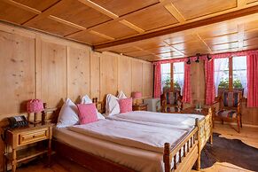 Swiss-Chalet Merlischachen - Historik Chalet-Hotel Lodge
