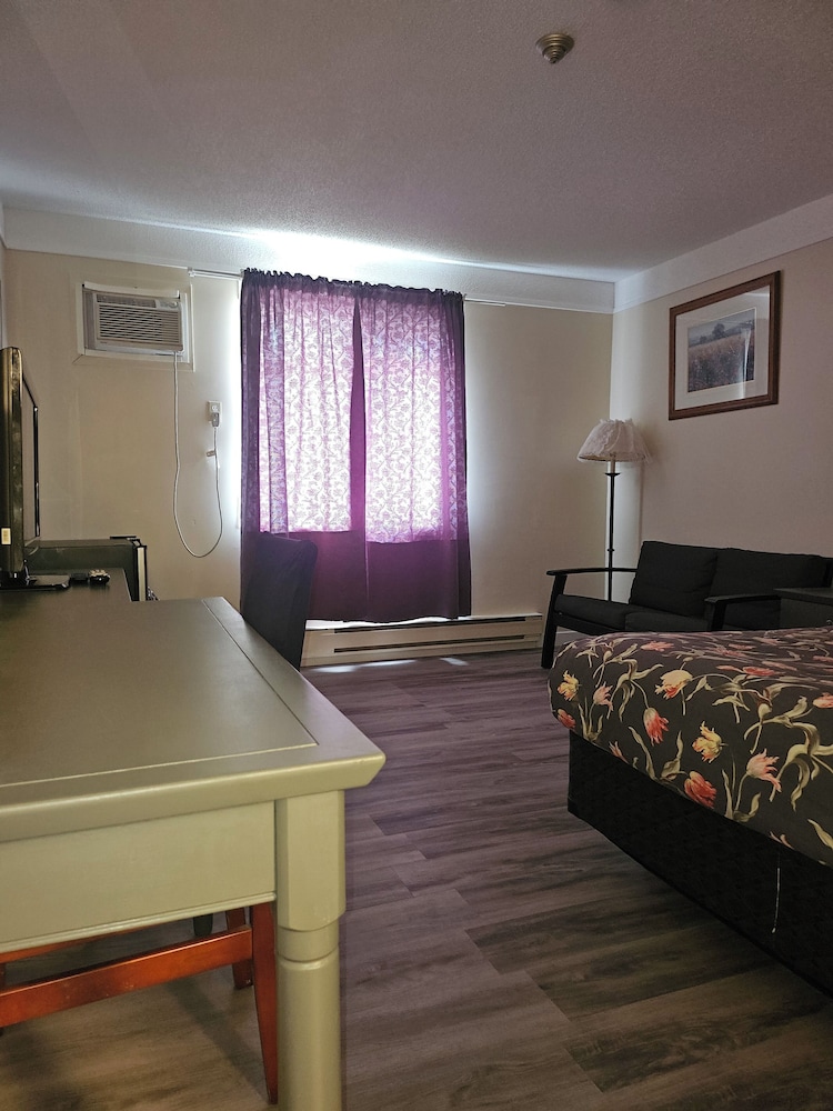Moosomin Country Squire Inn