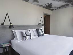 Yoo2 Rio de Janeiro, Tapestry Collection by Hilton