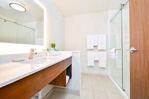 Holiday Inn Express & Suites Salem by IHG