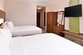 Holiday Inn Express & Suites Salem by IHG