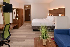 Holiday Inn Express & Suites Salem by IHG
